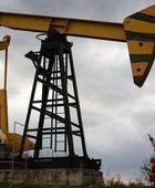 أسعار النفط ترتفع مدفوعة بمخاوف تعطل الإمدادات