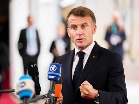 ماكرون يدعو لزيادة الضغوط على روسيا