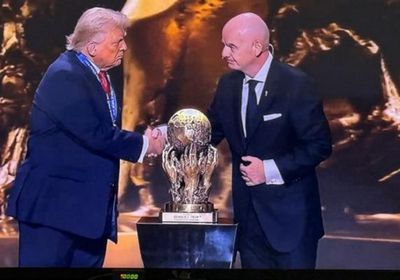 &nbsp;ترامب يحصل علي جائزة "الفيفا" للسلام