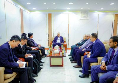 الرئيس الزُبيدي يبحث مع تشنغ دور الصين بدعم مسار التنمية