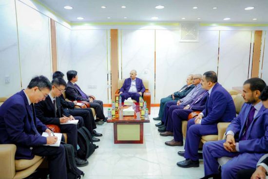 الرئيس الزُبيدي يبحث مع تشنغ دور الصين بدعم مسار التنمية