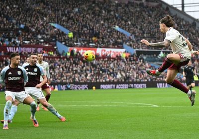 بهدف ماني كاش.. أستون فيلا يتقدم على أرسنال في الشوط الأول