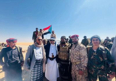 وفد من سلطة شبوة يزور الوحدات المرابطة في معسكر عارين