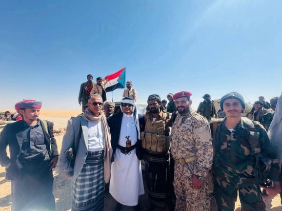 وفد من سلطة شبوة يزور الوحدات المرابطة في معسكر عارين