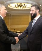 الشرع يلتقي رياض حجاب بالدوحة