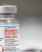 سهم "موديرنا" يتراجع بعد قيود هيئة الدواء على اللقاحات