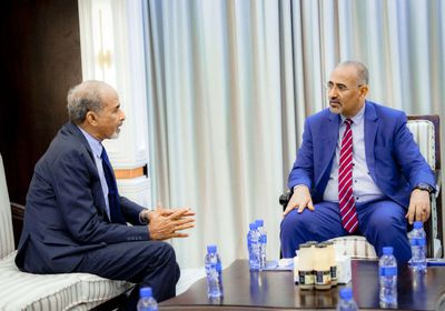 الرئيس الزُبيدي يبحث مع الصبيحي التنسيق بين الوحدات الأمنية والعسكرية