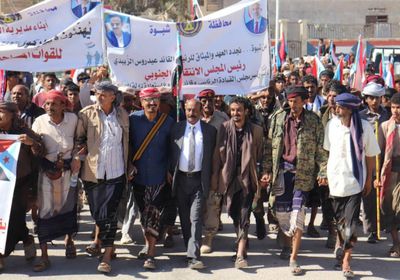 مسيرة جماهيرية في عتق احتفاءً بانتصارات القوات الجنوبية