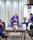 وفد من أبناء المهرة يهنئ الرئيس الزُبيدي بانتصارات القوات الجنوبية