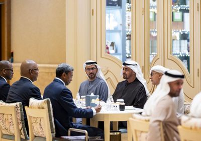 محمد بن زايد يلتقي رئيس سيشل في أبوظبي