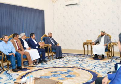 المحرّمي يناقش الأوضاع الأمنية والخدمية في محافظة المهرة