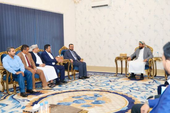 المحرّمي يناقش الأوضاع الأمنية والخدمية في محافظة المهرة