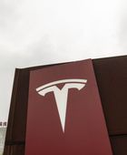 مبيعات "تسلا" من السيارات المصنعة بالصين ترتفع في نوفمبر
