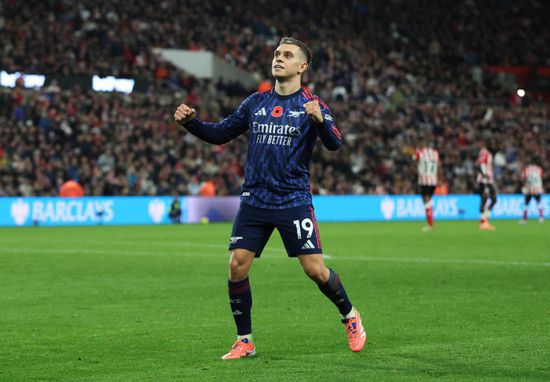 اللاعب البريطاني السابق بارتون يتجنب الحبس الفوري بسبب منشورات مسيئة