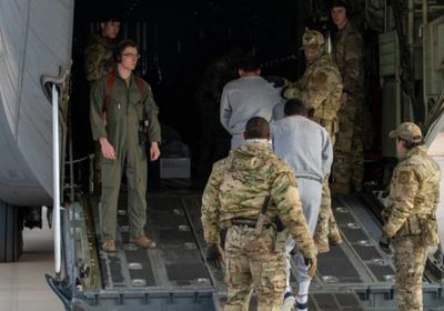 الولايات المتحدة تُرحّل 55 إيرانياً