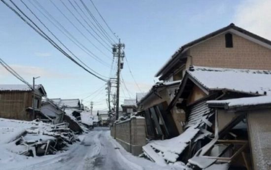 خوفاً من تسونامي جديد.. اليابان تجلي 90 ألف شخص في 3 محافظات