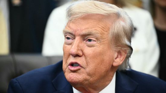 ترامب يهدد المكسيك بفرض رسوم جمركية إضافية