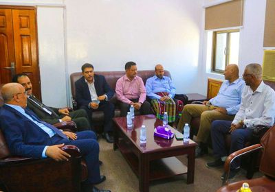 رئيس الجمعية الوطنية يزور فرع البنك المركزي في سيئون