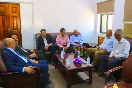 رئيس الجمعية الوطنية يزور فرع البنك المركزي في سيئون