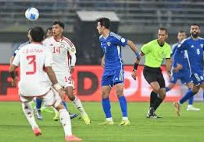الإمارات تهزم عشرة لاعبين من الكويت وتتأهل لدور الثمانية بكأس العرب