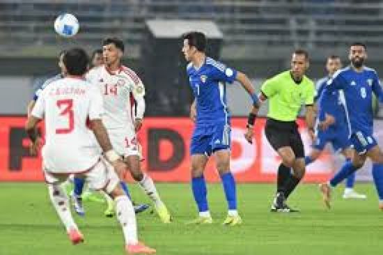 الإمارات تهزم عشرة لاعبين من الكويت وتتأهل لدور الثمانية بكأس العرب