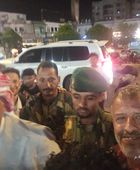 الرئيس الزُبيدي يصل إلى ساحة اعتصام خورمكسر