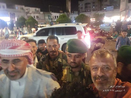 الرئيس الزُبيدي يصل إلى ساحة اعتصام خورمكسر