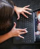 أستراليا تبدأ تطبيق حظر استخدام المراهقين دون السادسة عشرة الشبكات الاجتماعية