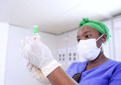 واشنطن تحقق في وفيات يحتمل ارتباطها بلقاحات كورونا