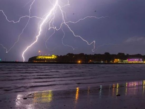 عواصف قوية تضرب شمال غرب المحيط الهادئ