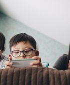 امتلاك هواتف ذكية قبل سن المراهقة يرتبط بمخاطر صحية