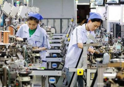 نشاط المصانع الصينية ينكمش للشهر الثامن وتباطؤ الخدمات