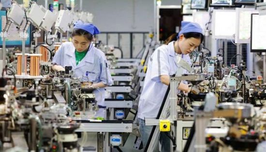 نشاط المصانع الصينية ينكمش للشهر الثامن وتباطؤ الخدمات