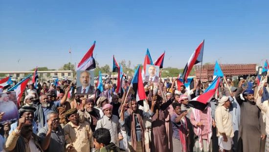 أبناء المناطق الغربية بوادي حضرموت يتظاهرون دعماً للقوات الجنوبية