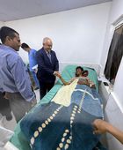 وزير الخدمة المدنية يطمئن على جرحى القوات الجنوبية في مستشفى عبود