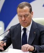 مدفيديف: انضمام 400 ألف مجند متعاقد إلى الجيش الروسي