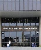 المركزي البرازيلي يبقي على سعر الفائدة دون تغيير