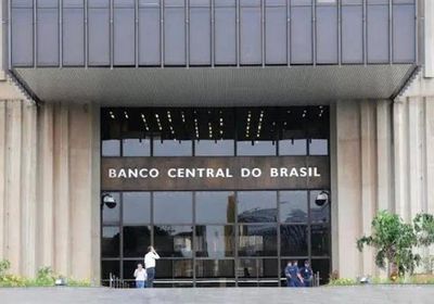 المركزي البرازيلي يبقي على سعر الفائدة دون تغيير