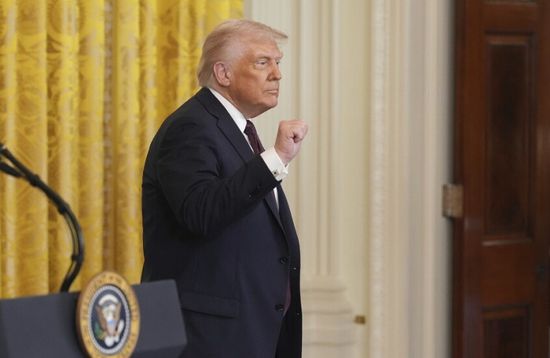 ترامب يعلن بدء قبول طلبات الحصول على التأشيرات الذهبية