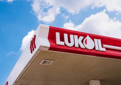 تمديد الإعفاء من العقوبات لمحطات وقود "لوك أويل" خارج روسيا