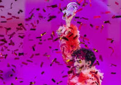 نيمو الفائز بجائزة يوروفيجن يعيد الكأس احتجاجًا على مشاركة إسرائيل