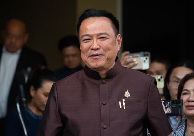 رئيس وزراء تايلاند يحل البرلمان ويمهد لإجراء انتخابات جديدة