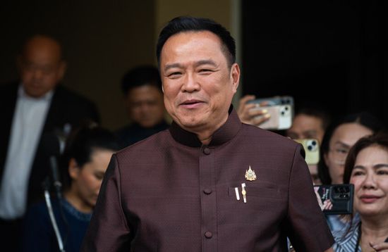 رئيس وزراء تايلاند يحل البرلمان ويمهد لإجراء انتخابات جديدة