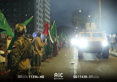 جماهير عدن تحتشد أمام "معاشيق" للمطالبة بإعلان دولة الجنوب