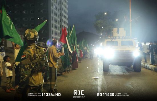 جماهير عدن تحتشد أمام "معاشيق" للمطالبة بإعلان دولة الجنوب