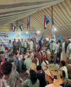 الوفود الشعبية تواصل التوافد إلى مخيم الاعتصام في سيئون