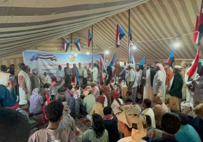 الوفود الشعبية تواصل التوافد إلى مخيم الاعتصام في سيئون