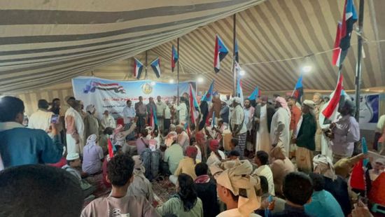 الوفود الشعبية تواصل التوافد إلى مخيم الاعتصام في سيئون