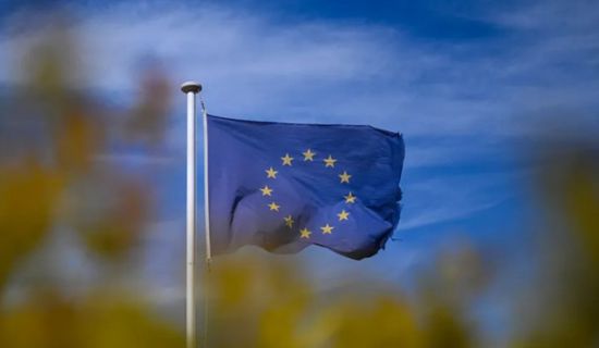 الاتحاد الأوروبي يوافق على تجميد أصول روسيا لأجل غير مسمى