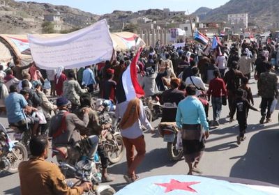 وفد من جماهير الأزارق يصل إلى مخيم اعتصام الضالع 